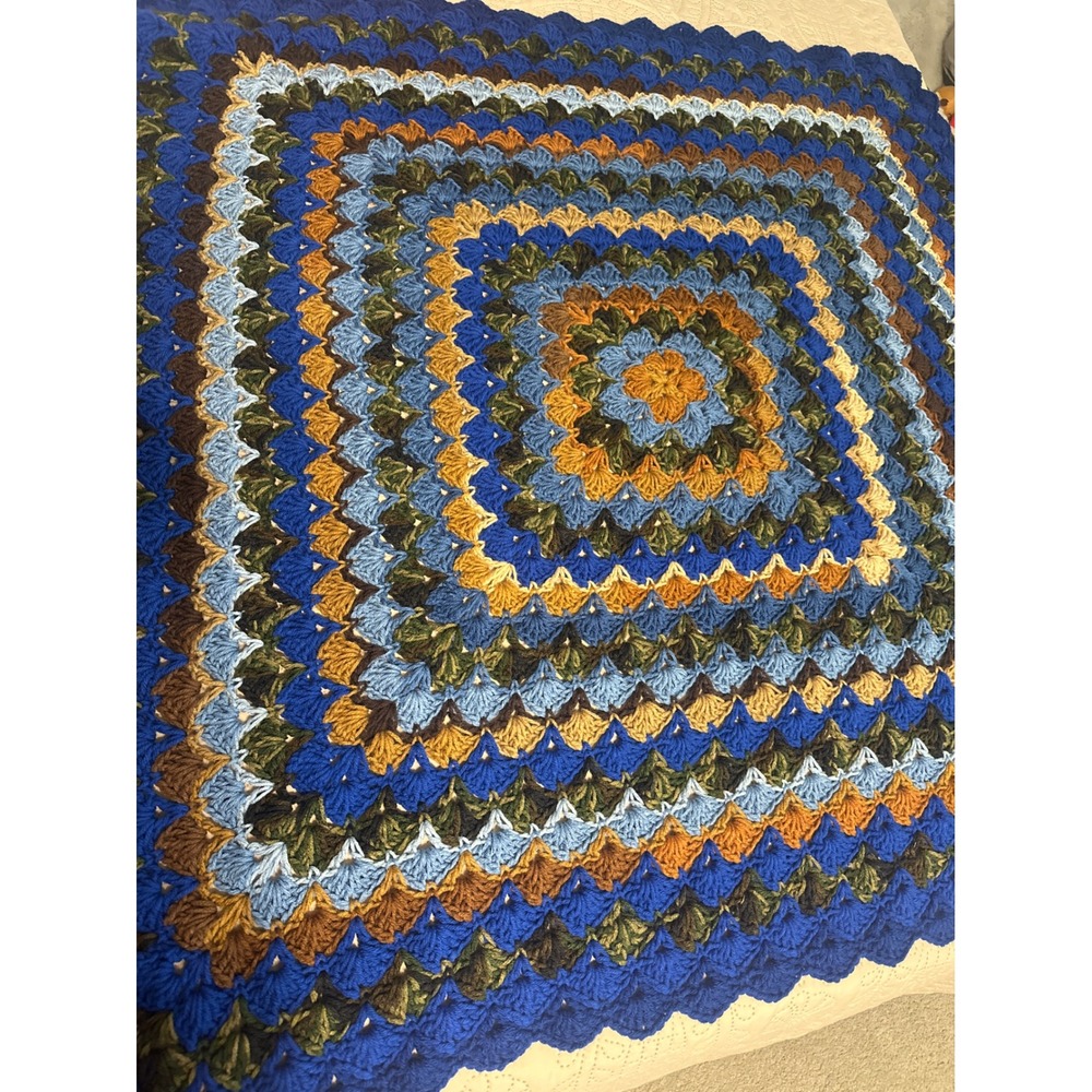 Handmade Crochet Shell lap Afghan Throw Blanket grannycore cottagecore 43x43 - Picture 4 of 6